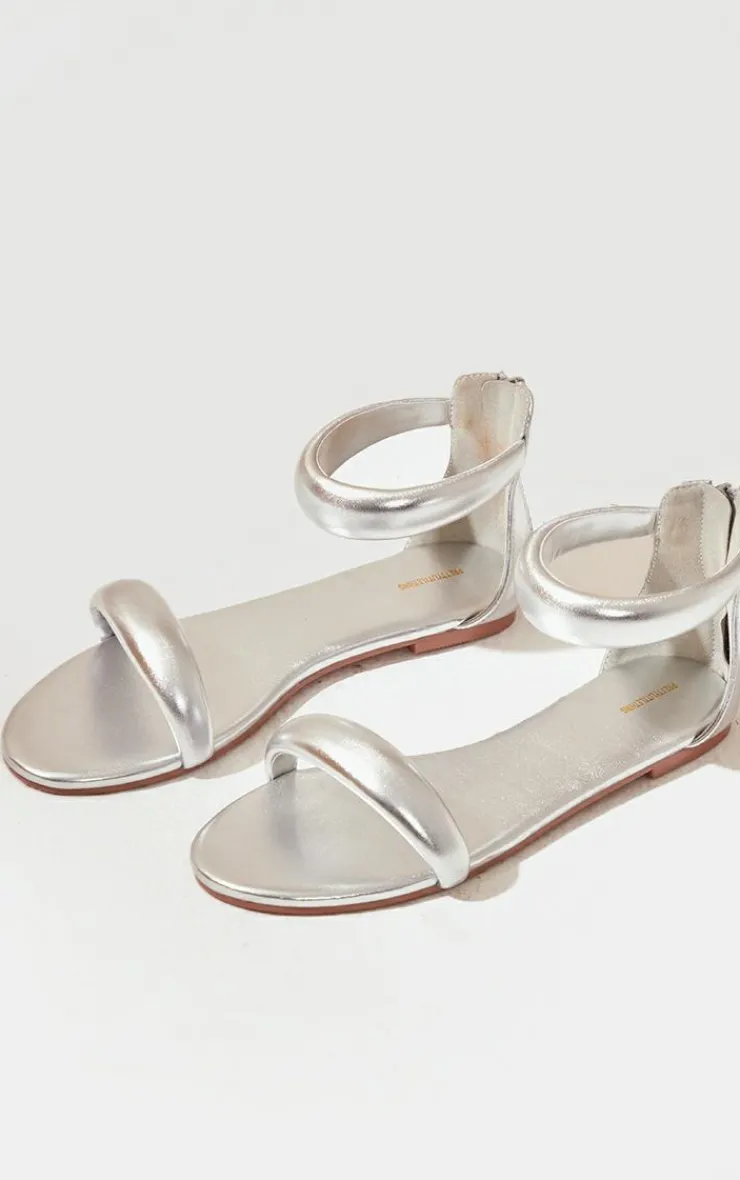 PrettyLittleThing Flat Sandals*Silver Padded Strap Stitch Detail Zip Sandals