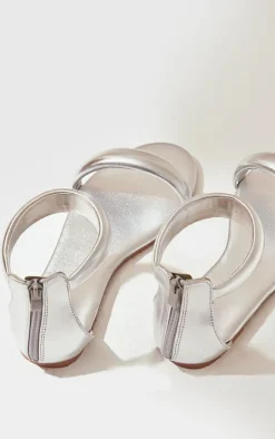 PrettyLittleThing Flat Sandals*Silver Padded Strap Stitch Detail Zip Sandals