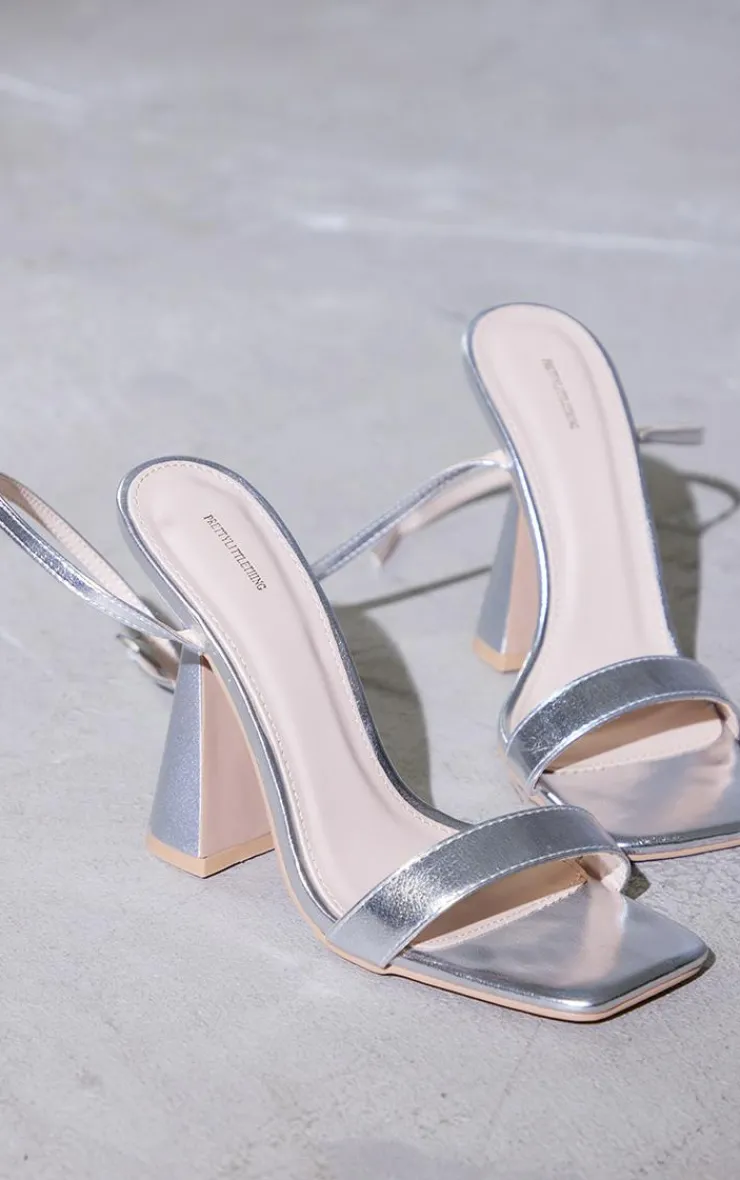 PrettyLittleThing Heeled Sandals*Pu Plaited Flare Heeled Sandals