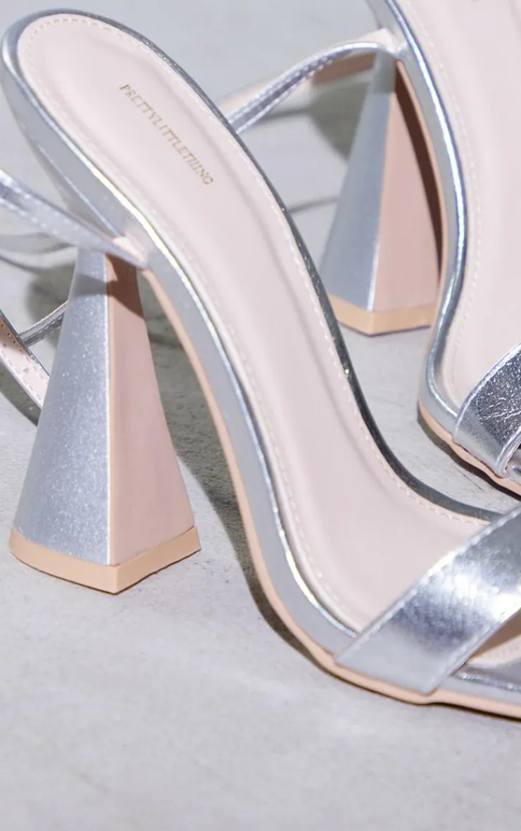 PrettyLittleThing Heeled Sandals*Pu Plaited Flare Heeled Sandals