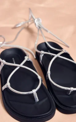 PrettyLittleThing Chunky Sandals*PU Round Toe Crossover Strap Lace Up Chunky Sandals