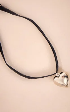 PrettyLittleThing Necklaces*Puff Heart Velvet Choker