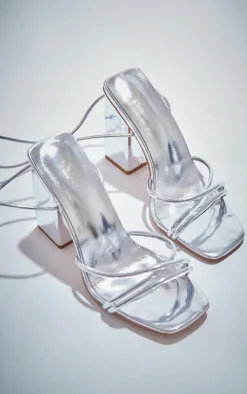 PrettyLittleThing Wide Fit Sandals*Wide Fit Metallic PU Square Toe Asymmetric Straps High Heeled Sandals