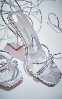 PrettyLittleThing Wide Fit Sandals*Wide Fit Metallic PU Square Toe Asymmetric Straps High Heeled Sandals