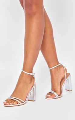 PrettyLittleThing Wide Fit Sandals*Wide Fit Metallic PU Round Toe Barely There Block Heeled Sandals