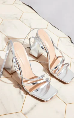 PrettyLittleThing Wide Fit Sandals*Wide Fit PU Square Toe Strappy High Block Heeled Sandals