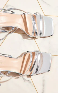 PrettyLittleThing Wide Fit Sandals*Wide Fit PU Square Toe Strappy High Block Heeled Sandals