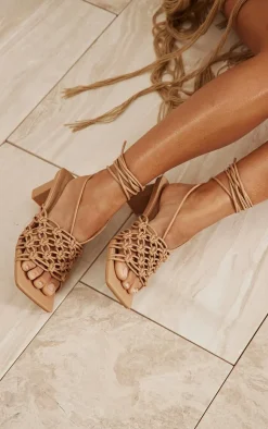 PrettyLittleThing Wide Fit Sandals*PU Wide Fit Square Toe Woven Lace Block Heeled Sandals