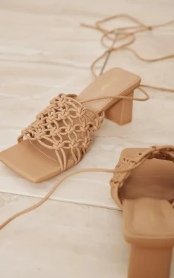 PrettyLittleThing Wide Fit Sandals*PU Wide Fit Square Toe Woven Lace Block Heeled Sandals