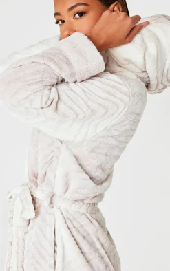 PrettyLittleThing Christmas Gifts*Tiger Textured Fleece Bath Robe