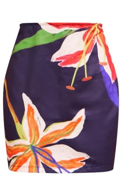 New PrettyLittleThing Tall Floral Print Mini Skirt Black