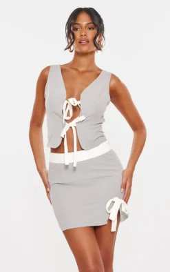 Outlet PrettyLittleThing Tall Pinstripe Open Tie Front Crop Top Grey