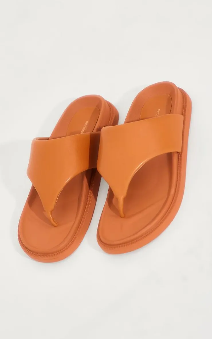 PrettyLittleThing Flat Sandals*Tan Pu Round Toe Thong Footbed Flat Sandals