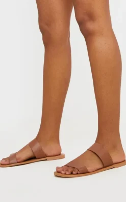 PrettyLittleThing Wide Fit Sandals*Wide Fit Leather Twin Strap Sandal