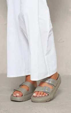 PrettyLittleThing Slides*Rubberised Round Toe Buckle Flat Slider Sandals