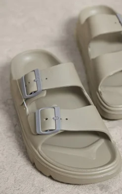PrettyLittleThing Slides*Rubberised Round Toe Buckle Flat Slider Sandals