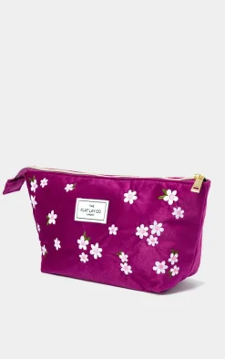 PrettyLittleThing Stocking Stuffers*The Flat Lay Co. Essential Pouch Makeup Bag in Embroidered Daisy Velvet