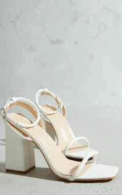 PrettyLittleThing Heeled Sandals*Barely There Block Heeled Sandals