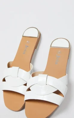 PrettyLittleThing Flat Sandals*Croc PU Strap Over Flat Sandals