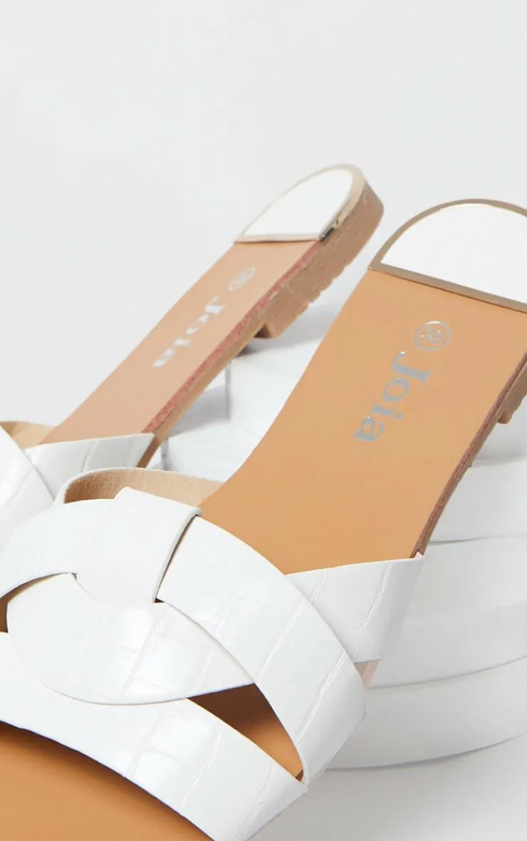 PrettyLittleThing Flat Sandals*Croc PU Strap Over Flat Sandals