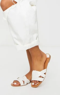 PrettyLittleThing Flat Sandals*Croc PU Strap Over Flat Sandals