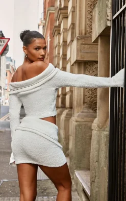 Best PrettyLittleThing Fluffy Knit Fold Over Zipped Crop Jacket White