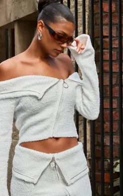 Best PrettyLittleThing Fluffy Knit Fold Over Zipped Crop Jacket White