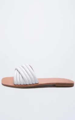 PrettyLittleThing Flat Sandals*PU Padded Cross Over Strap Flat Sandals