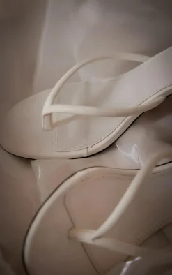 PrettyLittleThing Mules*PU Toe Thong Round Toe Mid Heeled Mules