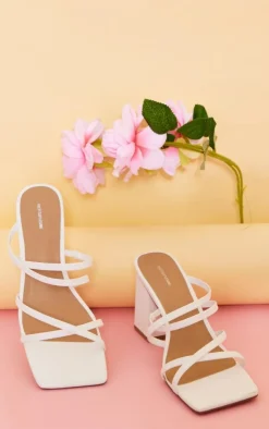 PrettyLittleThing Wide Fit Heels*PU Wide Fit Square Toe Strappy Block Heeled Mules