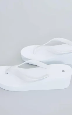 PrettyLittleThing Flat Sandals*Round Toe Simple Platform Flip Flops