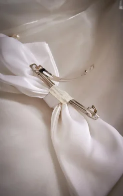 PrettyLittleThing Hair Accessories*Satin Oversized Pearl Detail Hair Clip