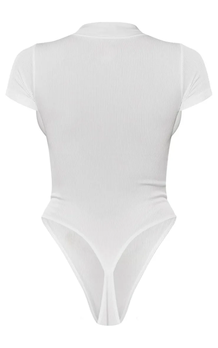 PrettyLittleThing Snatched*Structured Snatched Ribbed Zip Front Short Sleeve Bodysuit