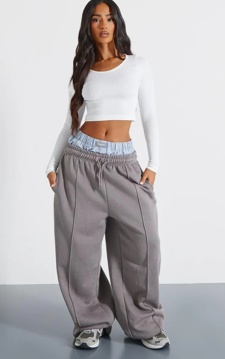 PrettyLittleThing Snatched*Structured Snatched Ribbed Round Neck Long Sleeve Crop Top