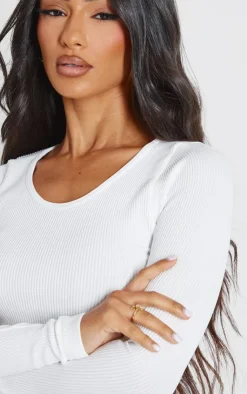 PrettyLittleThing Snatched*Structured Snatched Ribbed Round Neck Long Sleeve Crop Top