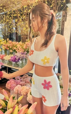 Discount PrettyLittleThing Textured Knit Floral Applique Mini Shorts White