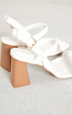 PrettyLittleThing Wide Fit Sandals*Wide Fit Faux Leather Square Toe Strap Block Heeled Sandals