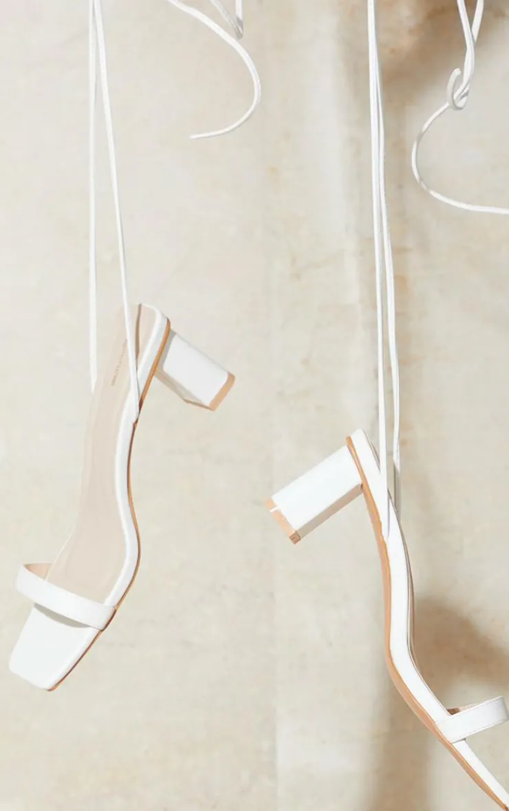 PrettyLittleThing Wide Fit Sandals*Wide Fit PU Square Toe Lace Up Low Block Heeled Sandals