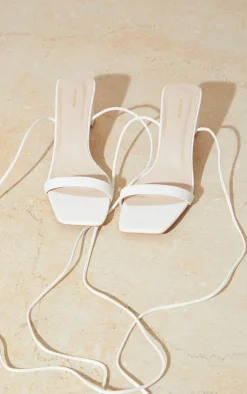 PrettyLittleThing Wide Fit Sandals*Wide Fit PU Square Toe Lace Up Low Block Heeled Sandals