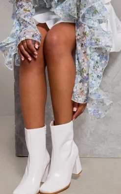 PrettyLittleThing Wide Fit Heels*Wide Fit PU Square Toe Block Heeled Ankle Boots
