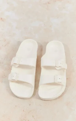 PrettyLittleThing Slides*Wide Fit Rubber Buckle Footbed Slides