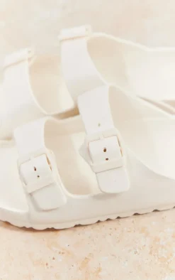 PrettyLittleThing Slides*Wide Fit Rubber Buckle Footbed Slides