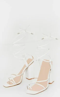 PrettyLittleThing Wide Fit Sandals*Wide Fit Toe Loop Ankle Tie Chunky Block Heel Sandals