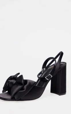 PrettyLittleThing Wide Fit Sandals*Wide Fit Satin Round Toe Bow Block Heeled Sandals
